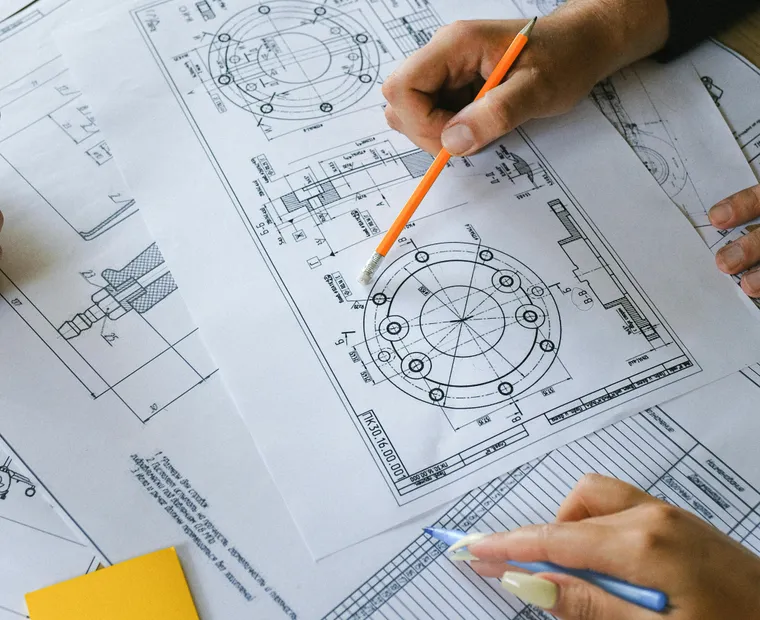 Ingenieure und Techniker bei der Arbeit